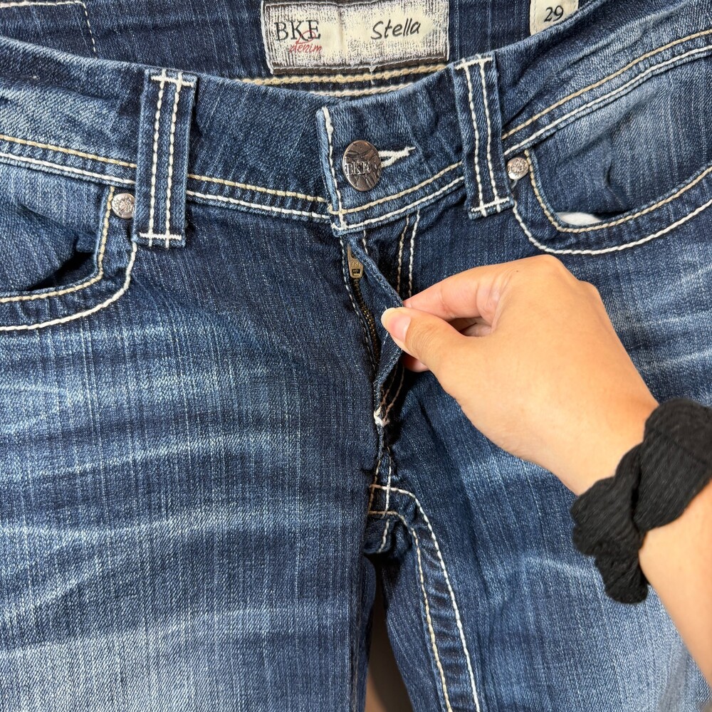 BKE Stella Dark Wash Denim Jeans Size 29 White Stitching Low Rise Y2K Buckle - Picture 3 of 10
